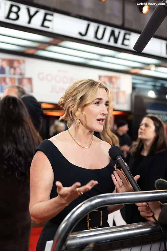 Kate Winslet photo 8 of 217