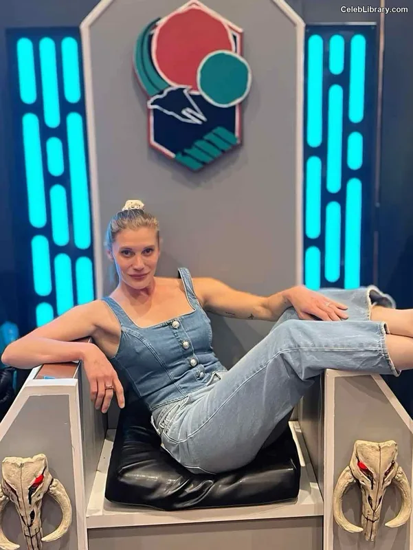 Katee Sackhoff photo 9 of 147