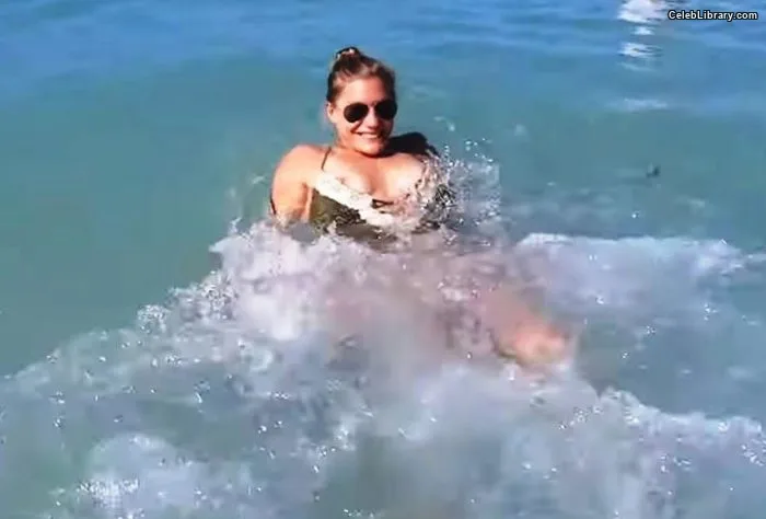 Katee Sackhoff photo 12 of 147
