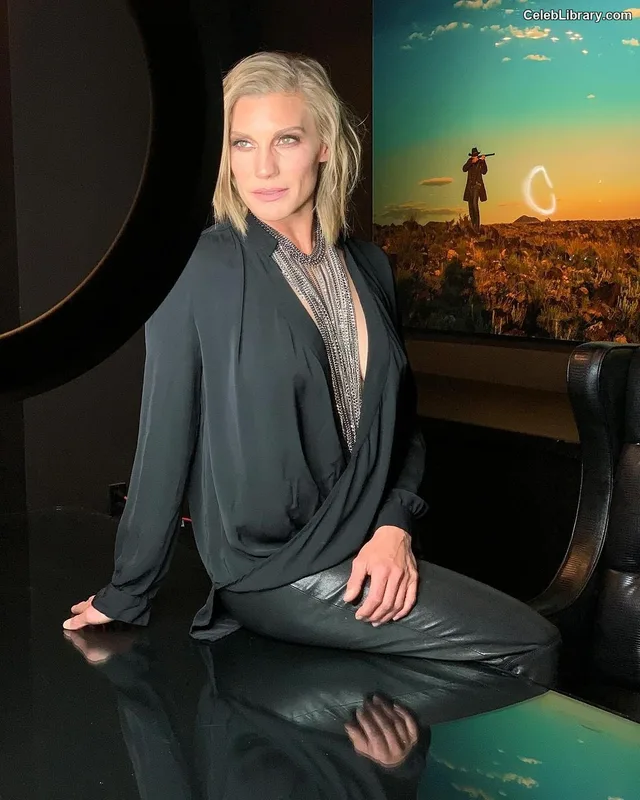 Katee Sackhoff photo 19 of 147
