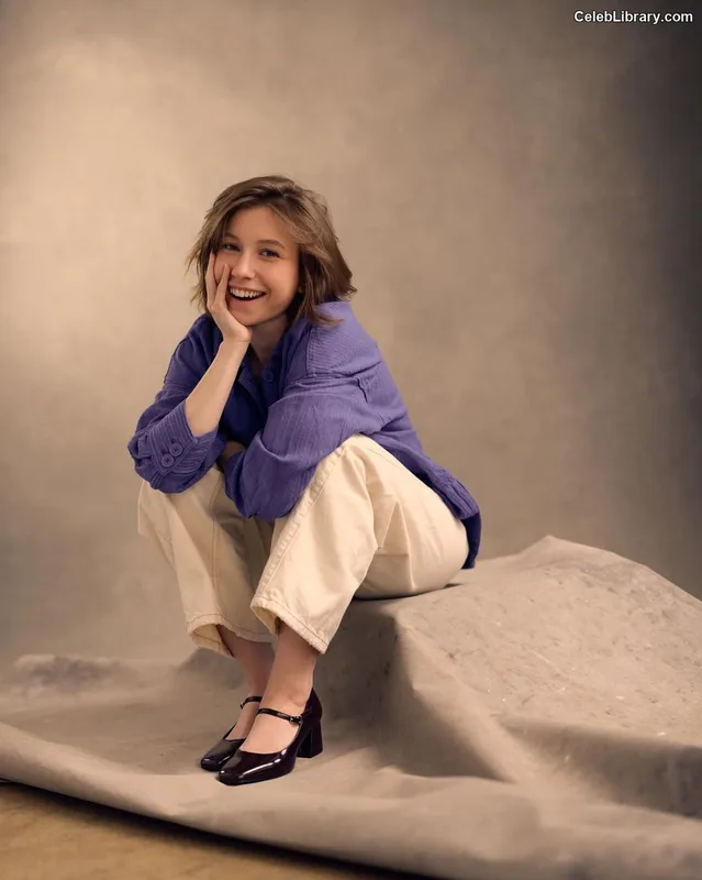 Katelyn Nacon photo 1 of 142