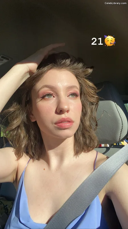 Katelyn Nacon photo 9 of 142