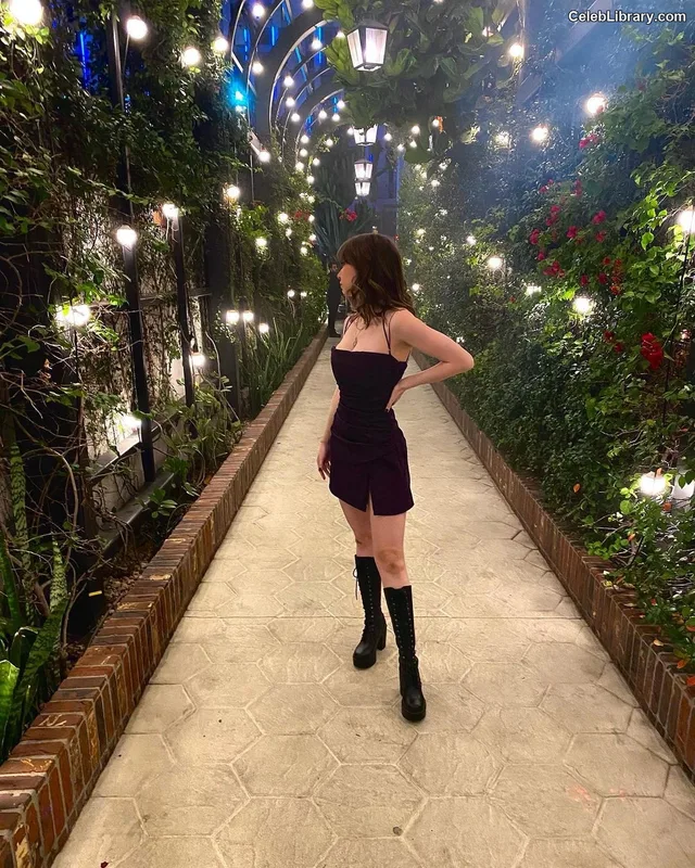 Katelyn Nacon photo 10 of 142