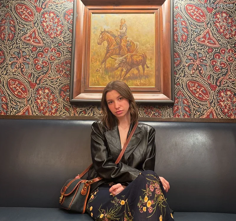 Katelyn Nacon photo 5 of 142