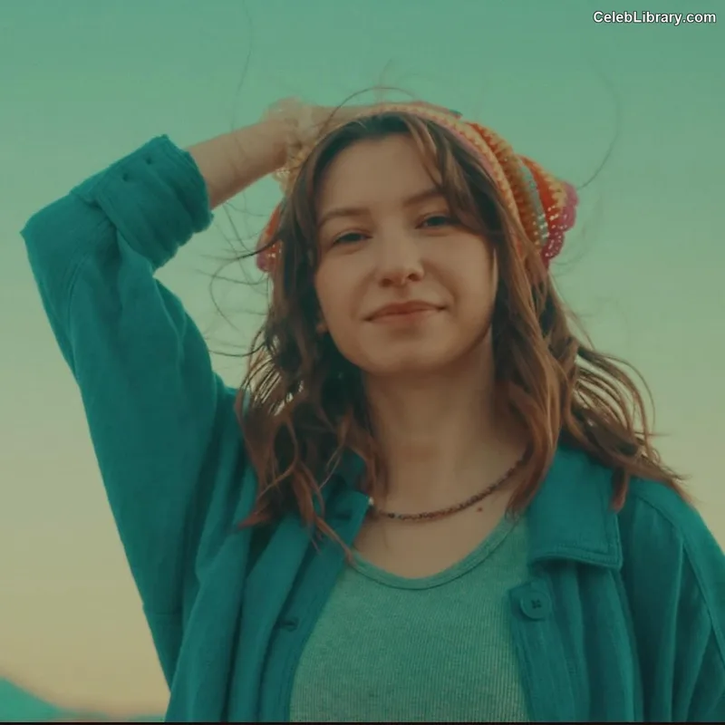 Katelyn Nacon photo 14 of 142
