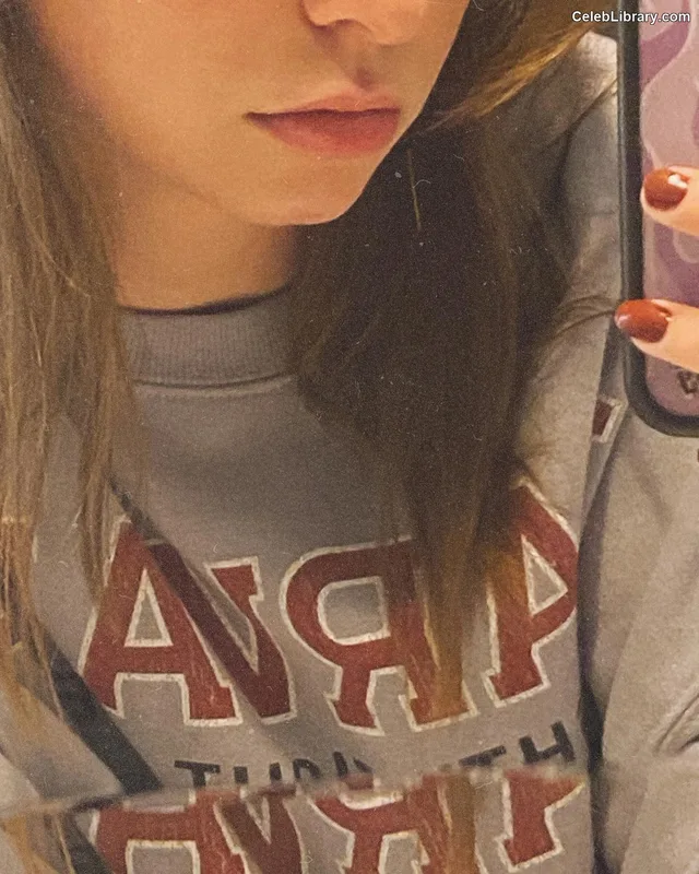 Katelyn Nacon photo 3 of 142