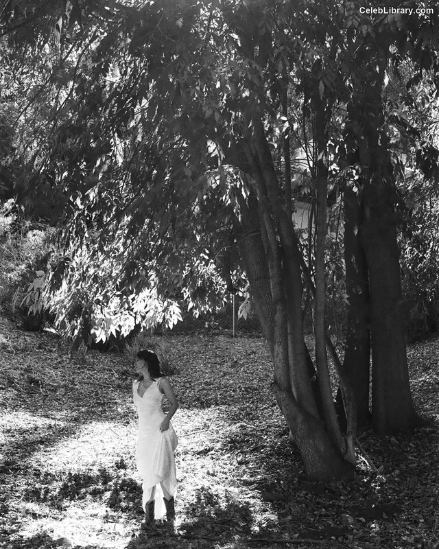 Katelyn Nacon photo 4 of 142