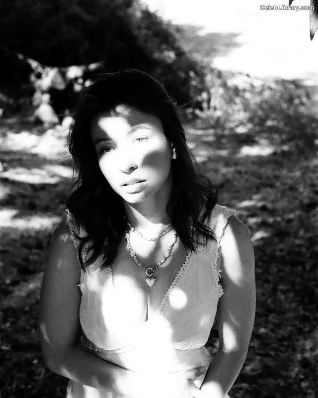 Katelyn Nacon photo 5 of 142