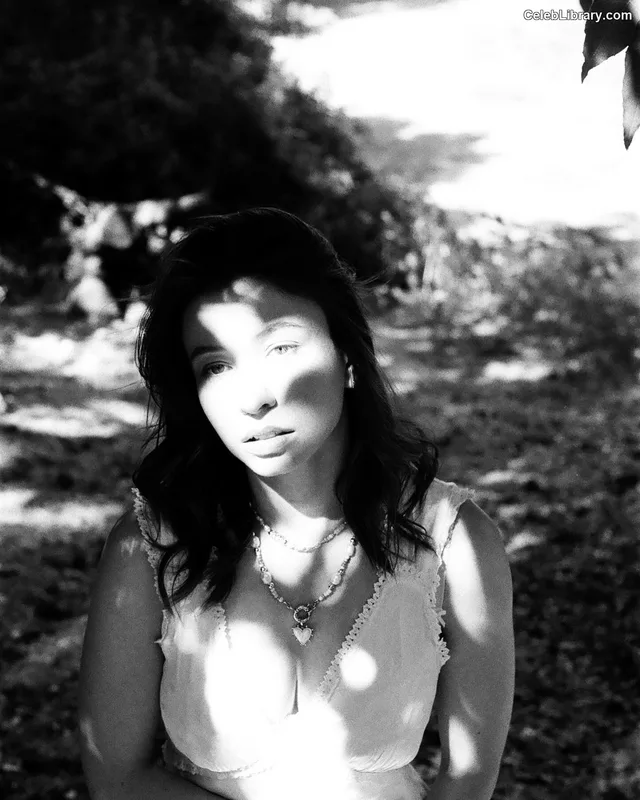 Katelyn Nacon photo 24 of 142
