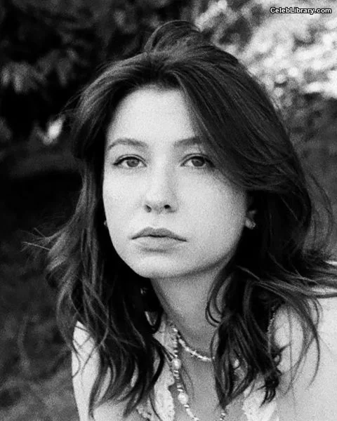 Katelyn Nacon photo 3 of 142
