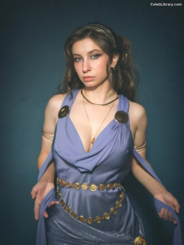 Katelyn Nacon photo 10 of 142