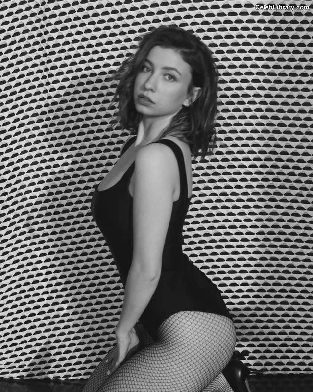 Katelyn Nacon photo 18 of 142