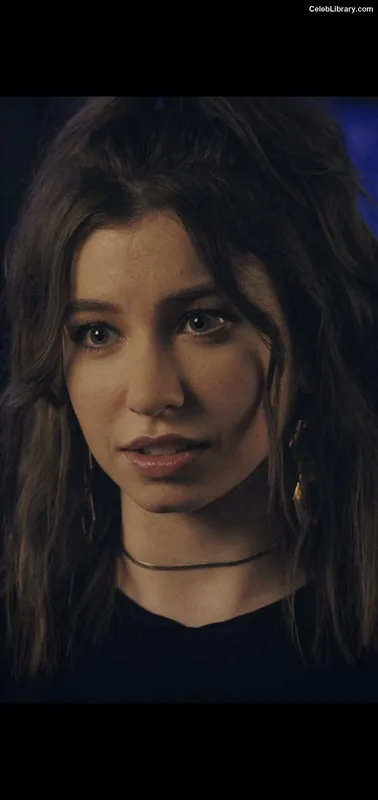 Katelyn Nacon photo 2 of 142