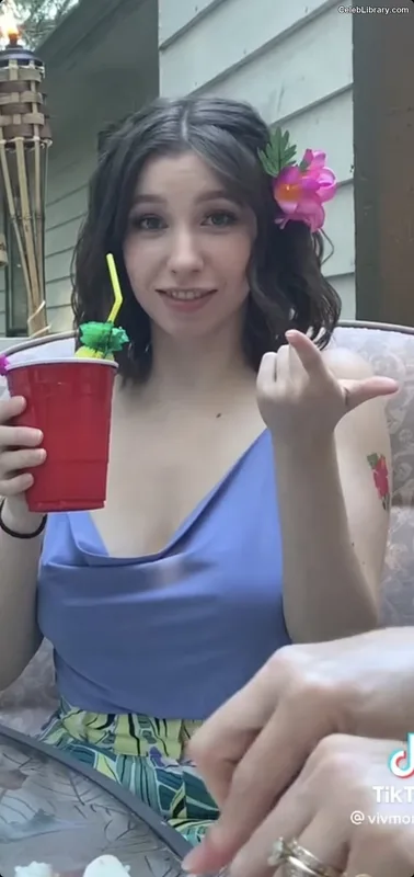 Katelyn Nacon photo 3 of 142
