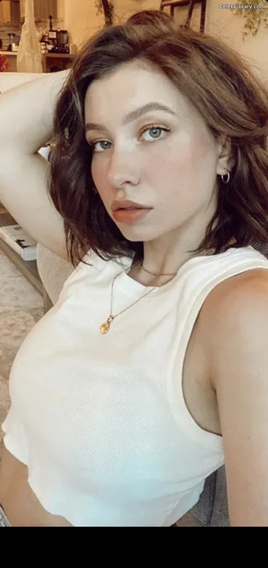 Katelyn Nacon photo 5 of 142