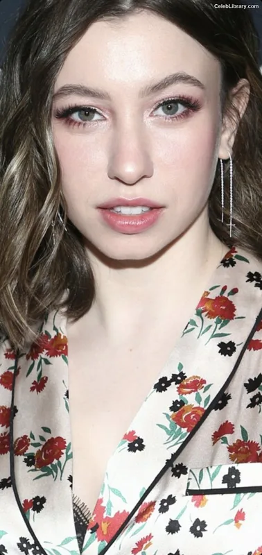 Katelyn Nacon photo 11 of 142
