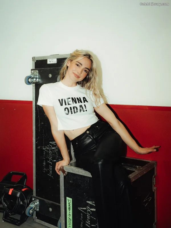 Katelyn Tarver photo 1 of 72