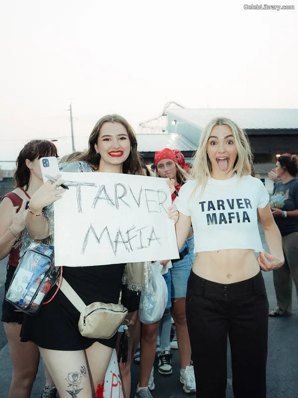 Katelyn Tarver photo 11 of 72
