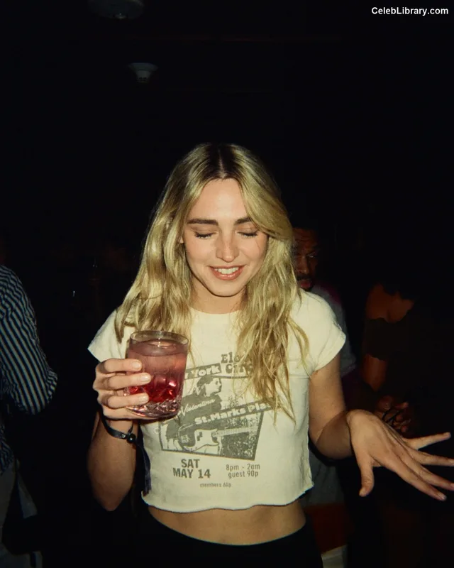 Katelyn Tarver photo 15 of 72