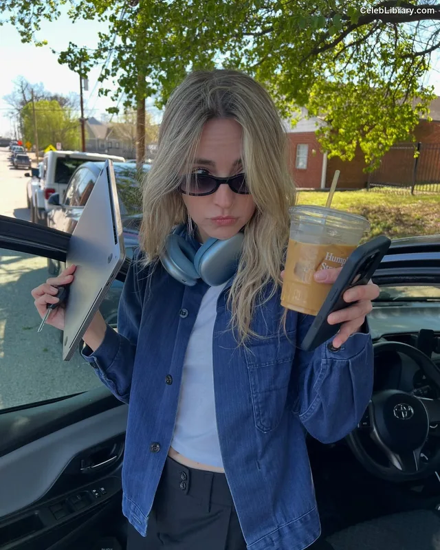 Katelyn Tarver photo 18 of 72