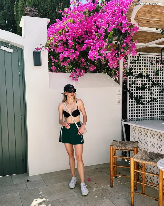 Katelyn Tarver photo 22 of 72