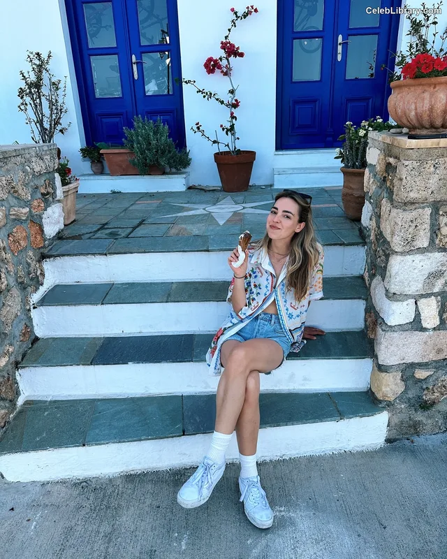Katelyn Tarver photo 24 of 72