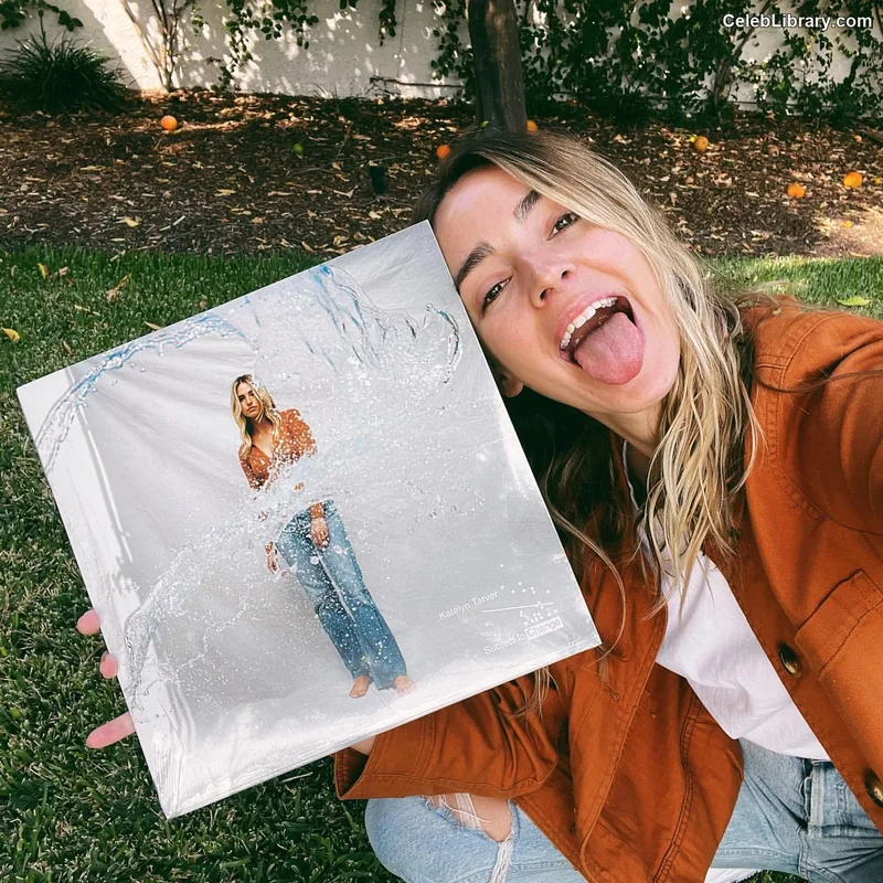 Katelyn Tarver photo 4 of 72