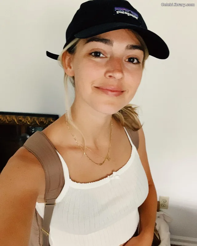 Katelyn Tarver photo 13 of 72