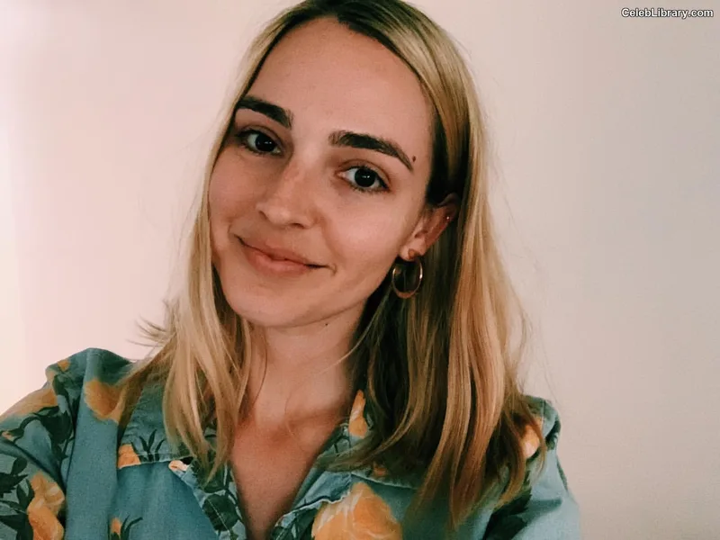 Katelyn Tarver photo 14 of 72