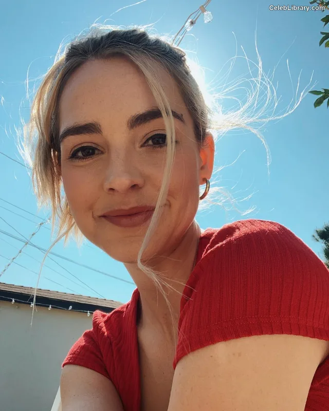 Katelyn Tarver photo 15 of 72