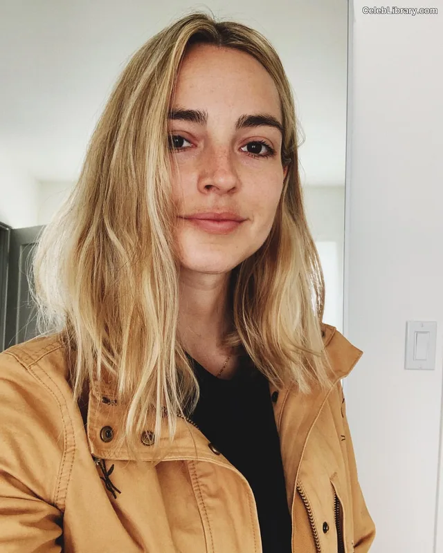 Katelyn Tarver photo 16 of 72