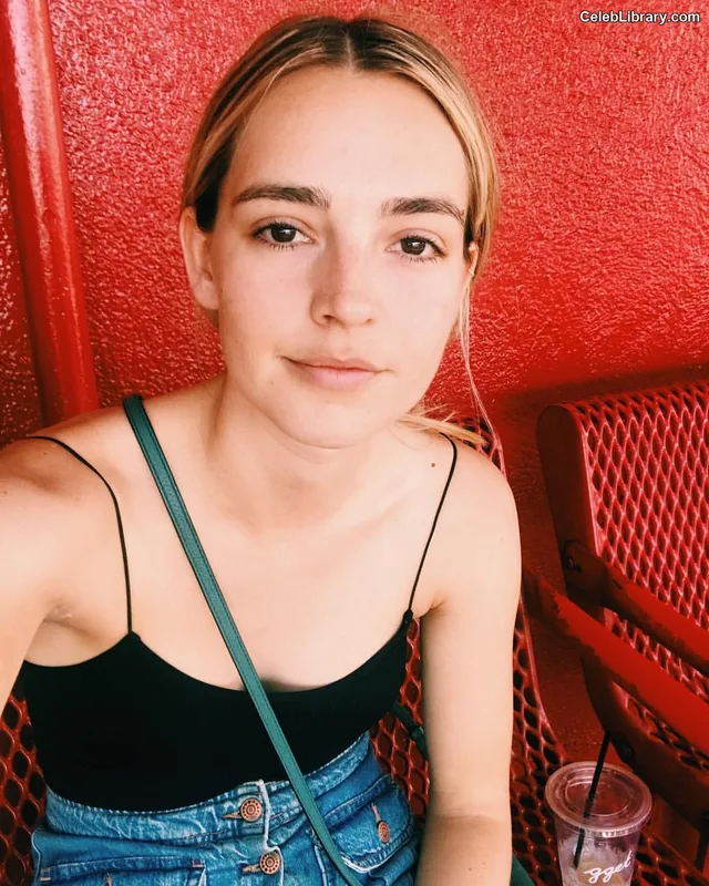 Katelyn Tarver photo 17 of 72