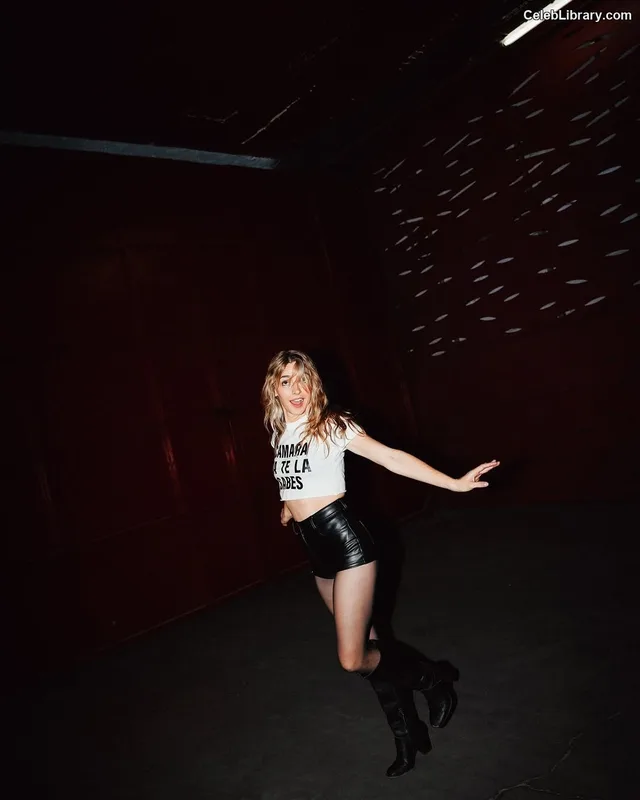 Katelyn Tarver photo 2 of 72