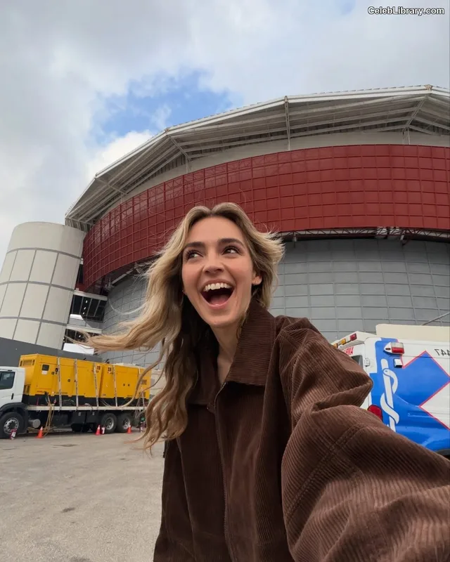 Katelyn Tarver photo 3 of 72