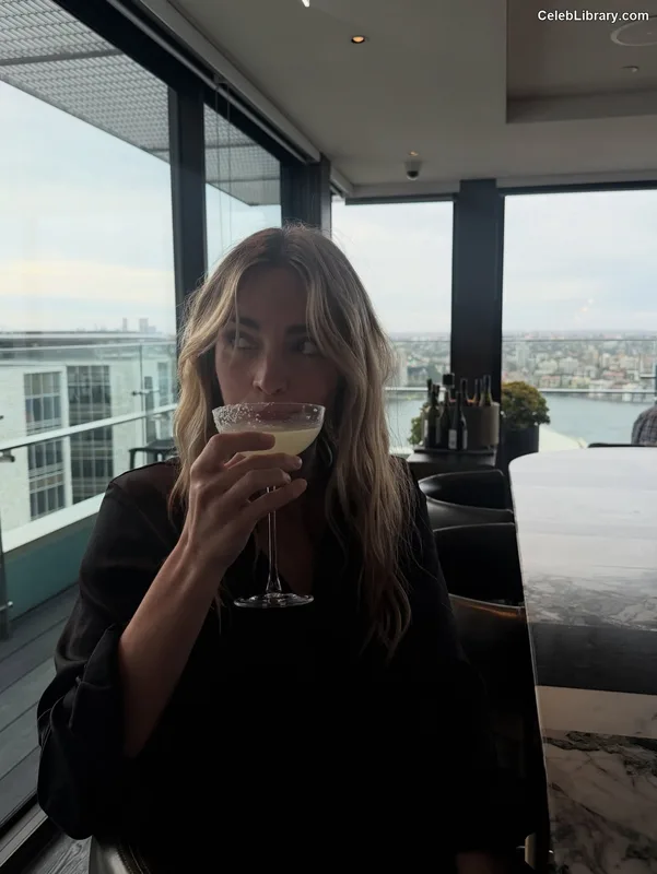 Katelyn Tarver photo 22 of 72
