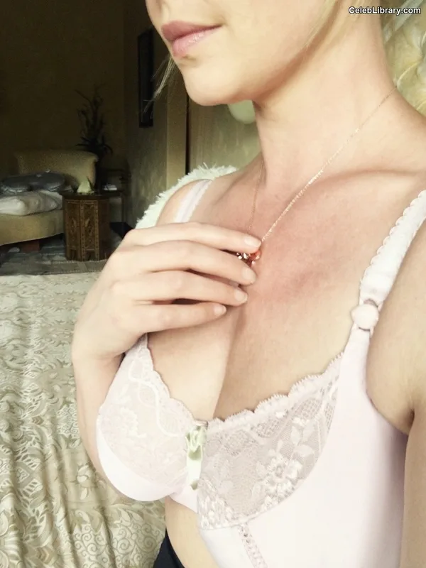 Katherine Heigl photo 4 of 102