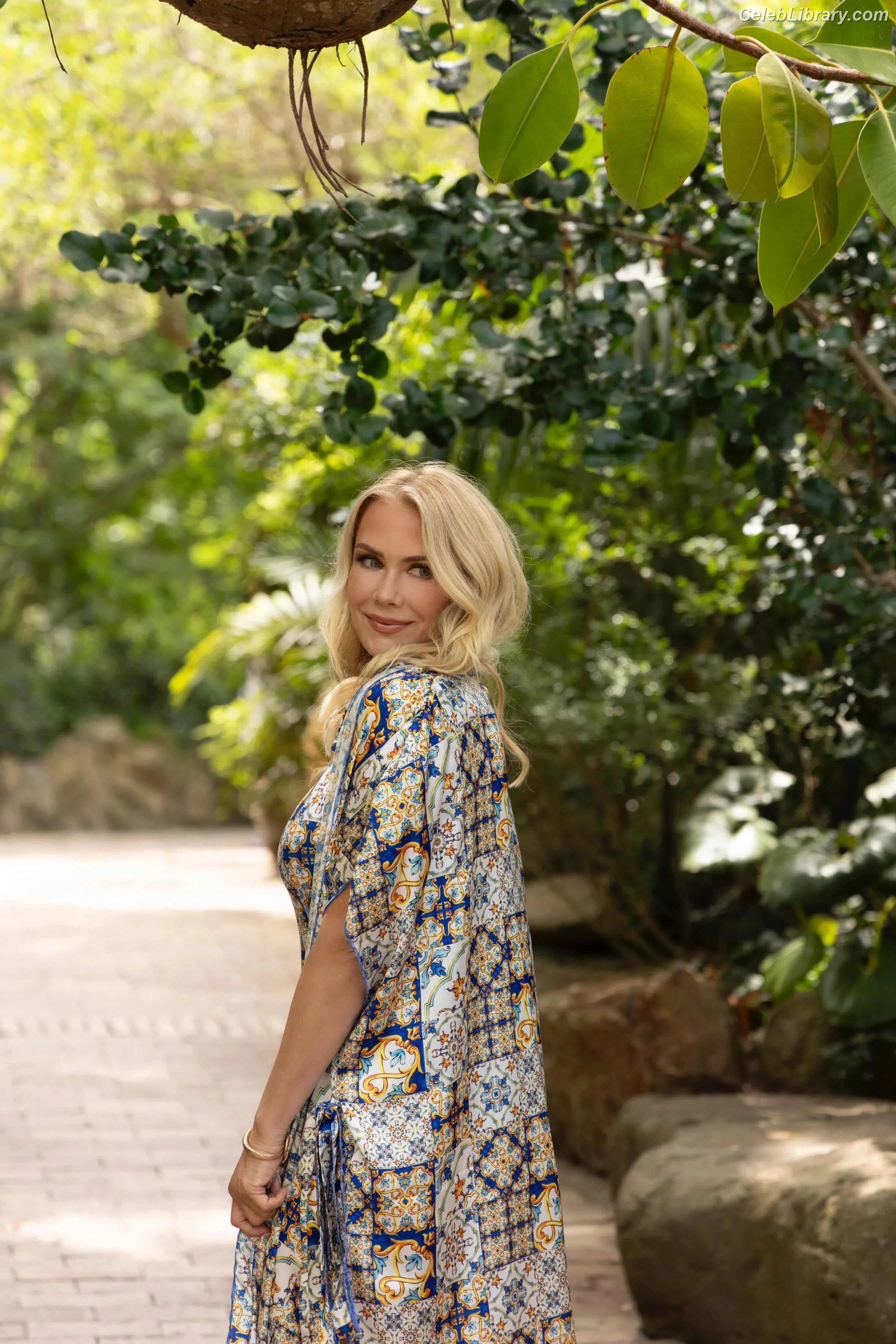 Katherine Kelly Lang photo 1 of 37