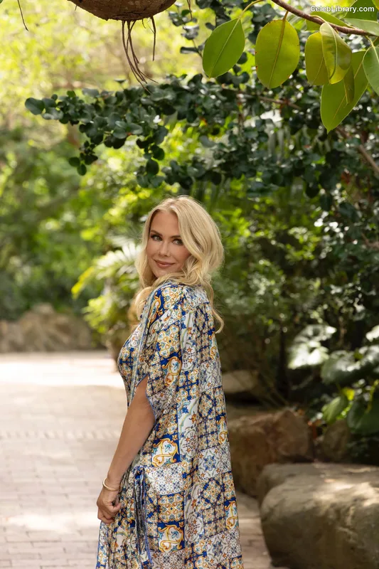 Katherine Kelly Lang photo 1 of 38