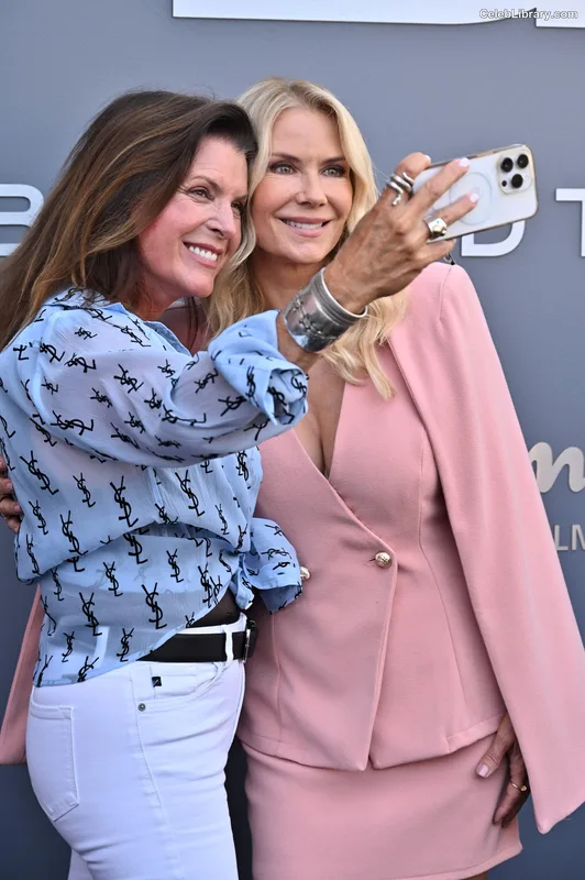 Katherine Kelly Lang photo 22 of 38