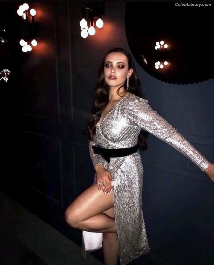 Katherine Langford photo 4 of 129