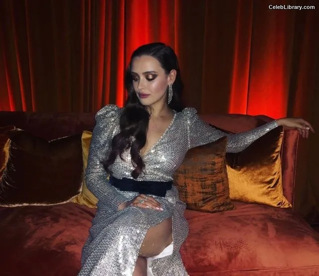 Katherine Langford photo 8 of 130