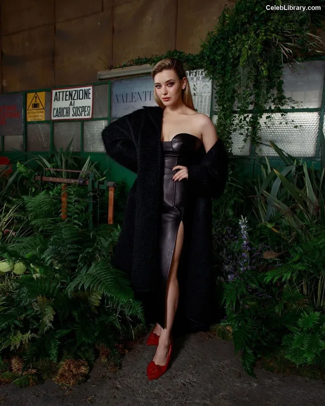Katherine Langford photo 13 of 130