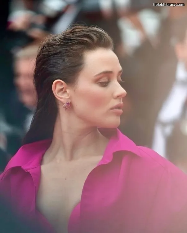 Katherine Langford photo 2 of 130