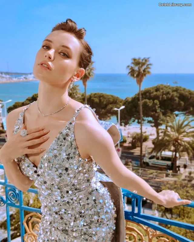 Katherine Langford photo 4 of 130