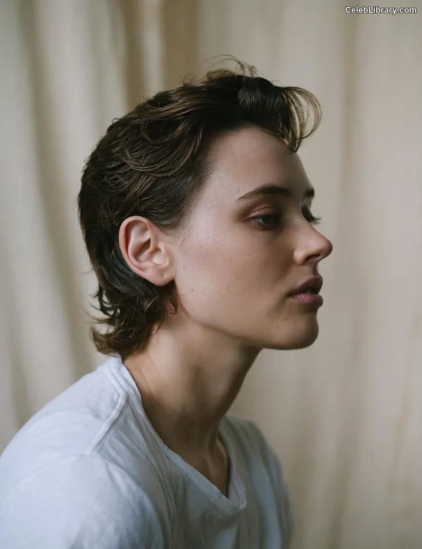 Katherine Langford photo 17 of 130