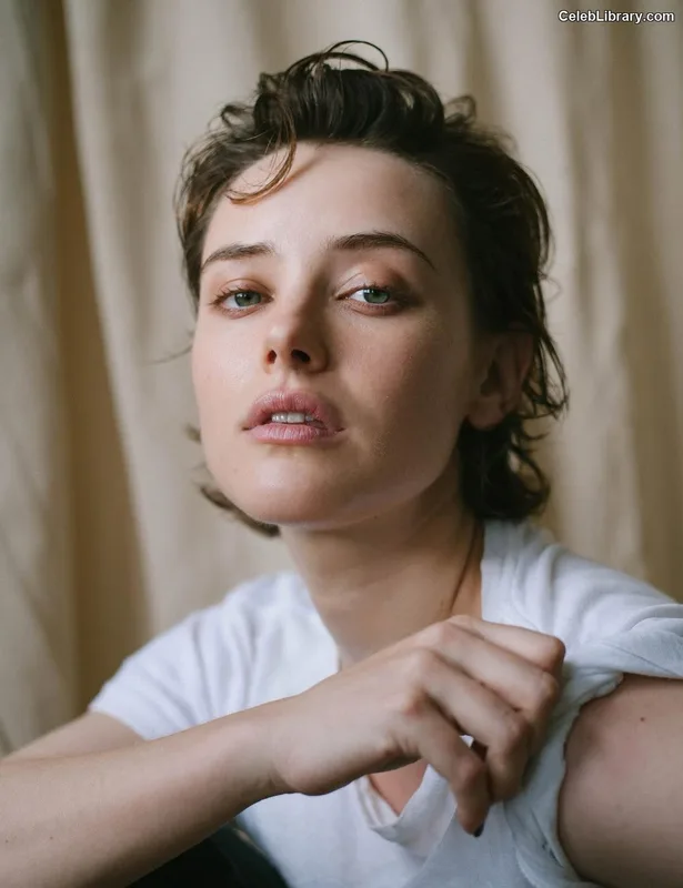 Katherine Langford photo 18 of 130