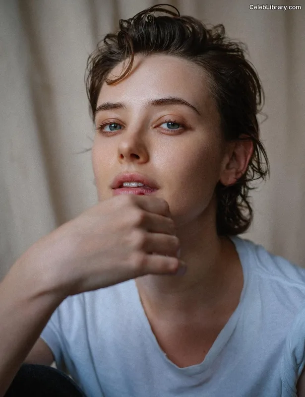 Katherine Langford photo 19 of 130