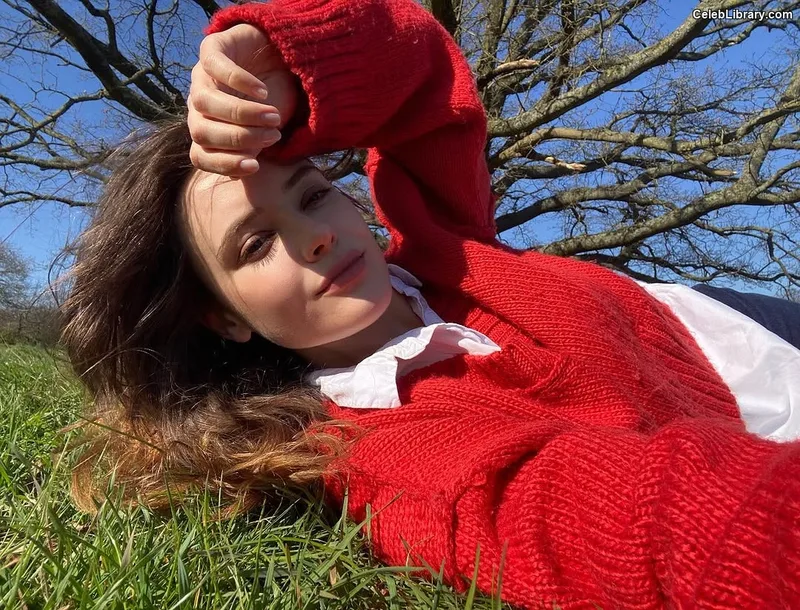 Katherine Langford photo 1 of 130