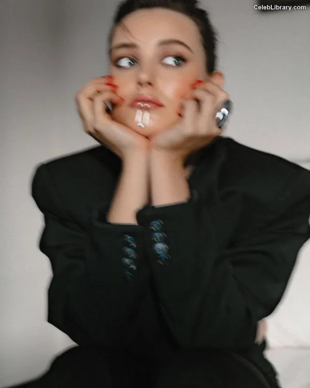 Katherine Langford photo 13 of 130