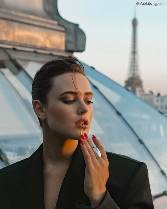 Katherine Langford photo 17 of 130
